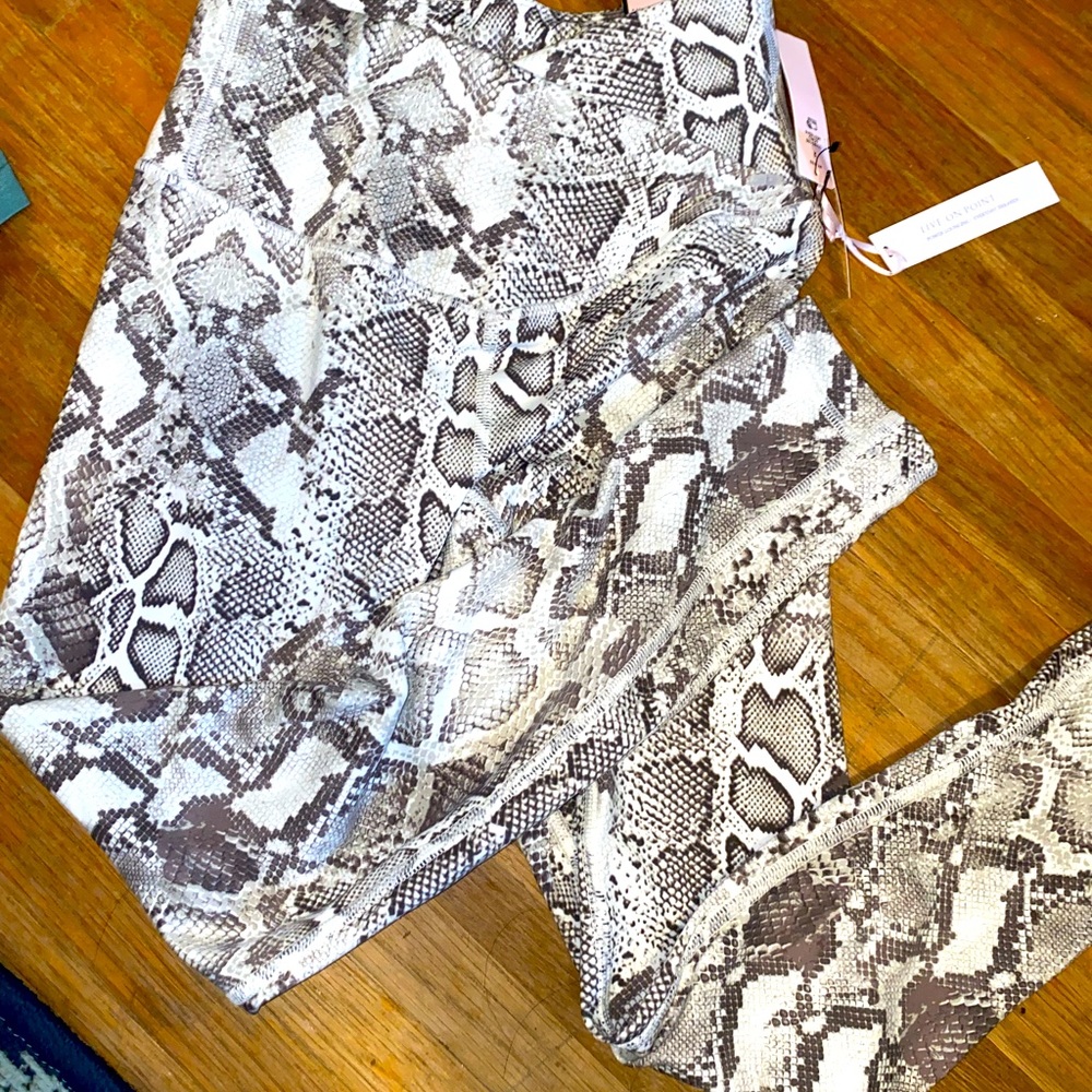 VS snake legging